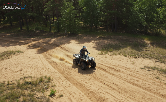 quad jadący przez las, opony do quada