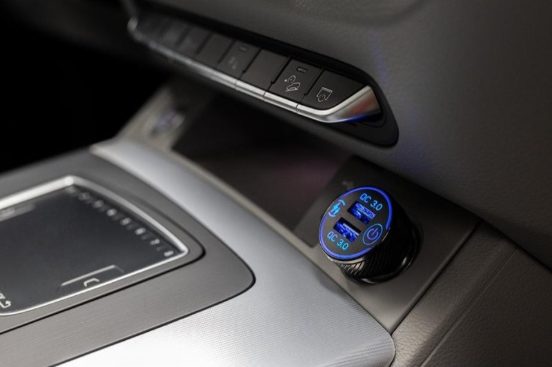 ŁADOWARKI i UCHWYTY SAMOCHODOWE